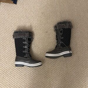 Gray fur boots hardly worn size 6